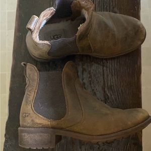 Ugg Chelsea Boots size 6